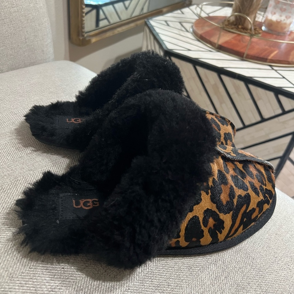 UGG  Leopard Slippers, black, Size 7